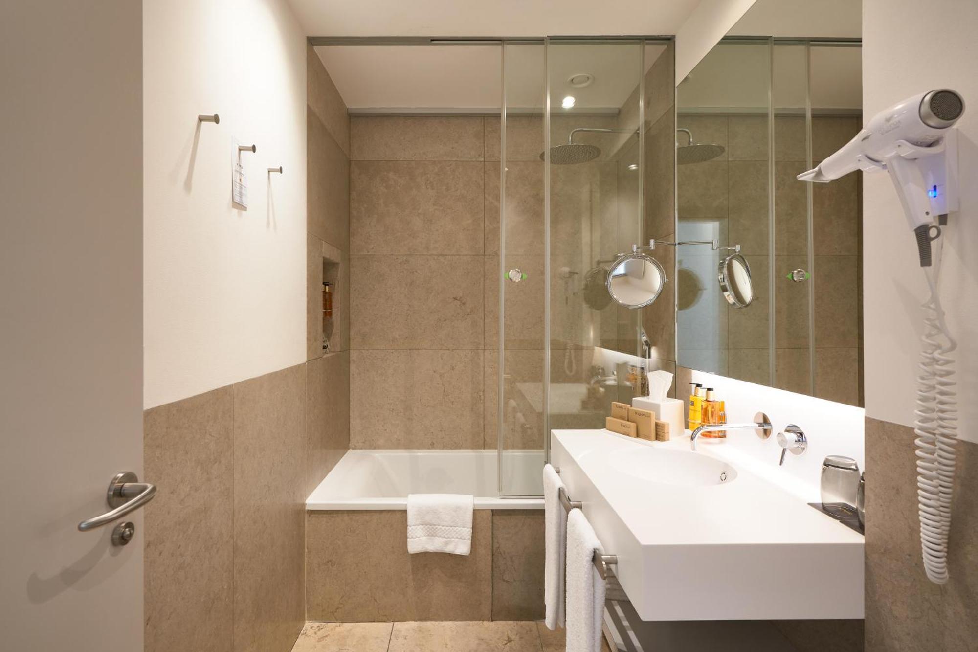 Hotel Kivir Севиля Екстериор снимка